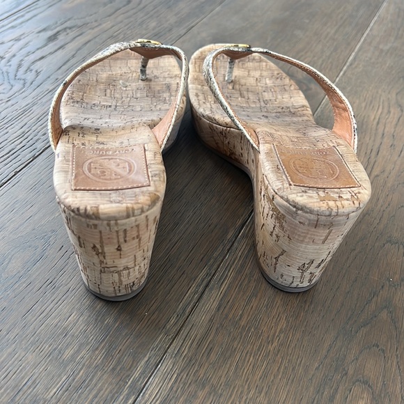 Tory Burch sandals! Perfect for summer! - Picture 3 of 3